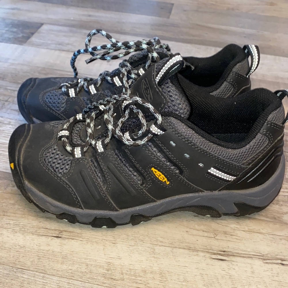 Keen Womens Trail Hiking Shoes - Womens size 6.5